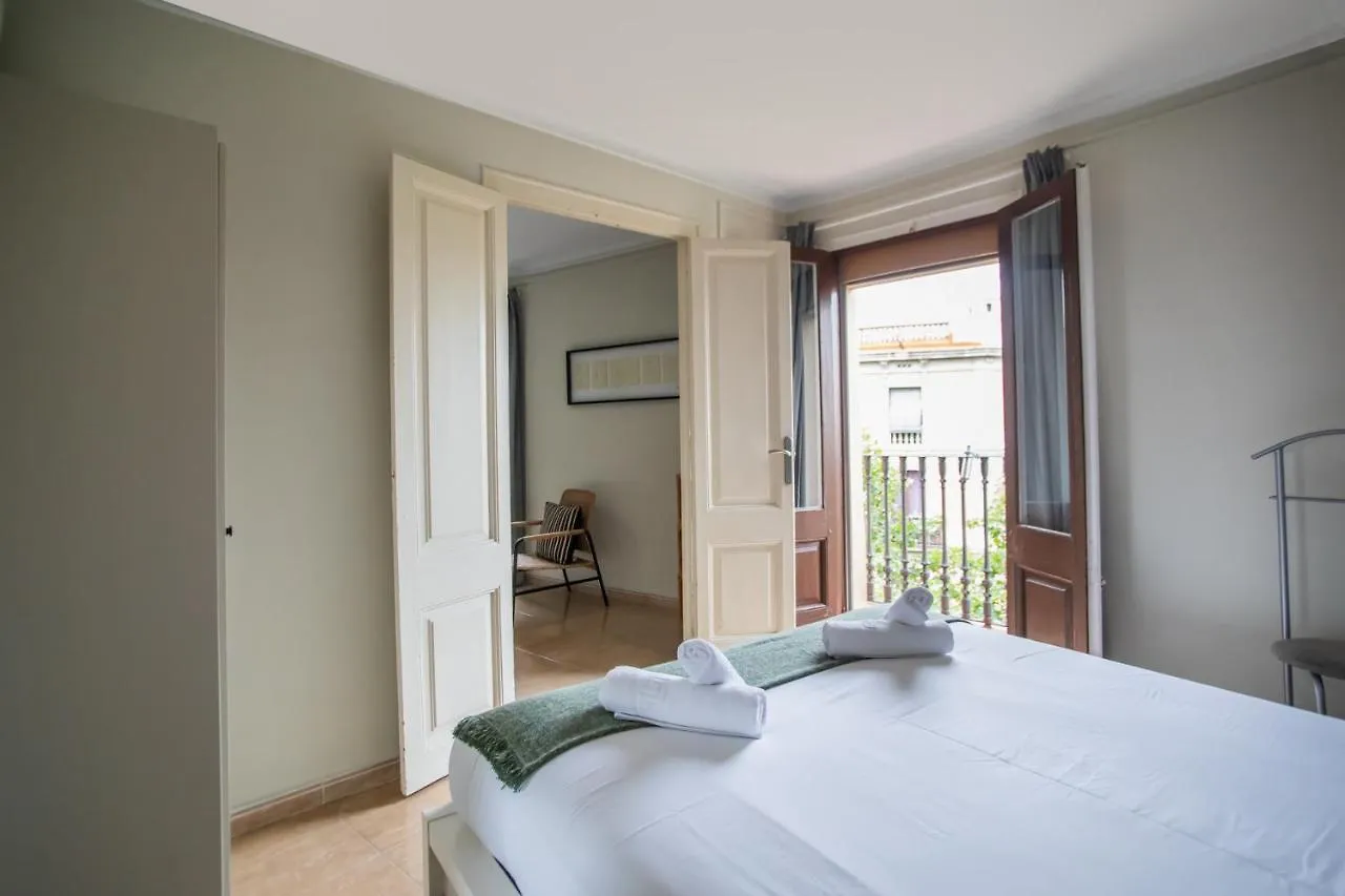 42Man1018 Centrally Located Flat In Sant Antoni Barcelona