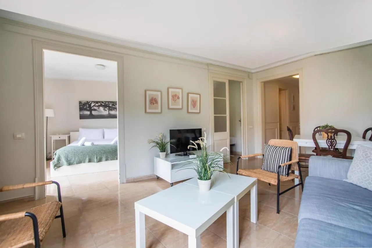42Man1018 Centrally Located Flat In Sant Antoni Barcelona